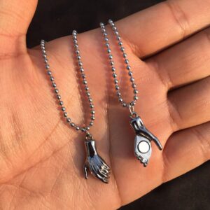 Hand Couple magnetic necklace