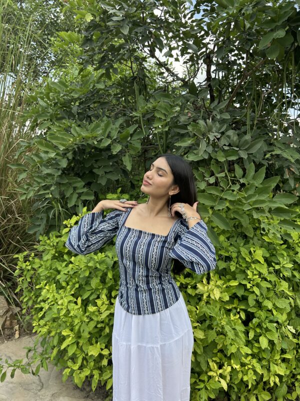 Kaleshi aurat (indigo)top